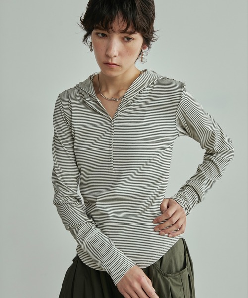 LOSCa(ロスカ)の「ヘンリーネックカットソーフーディー(Tシャツ/カットソー・レディース・グレー/ホワイト×ブラック/アイボリー・FREE)」の15枚目の写真