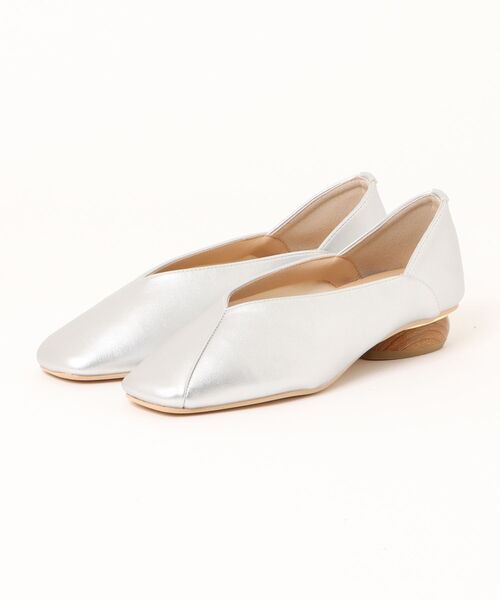 minia(ミニア)の「【minia】Vカット パンプス(パンプス・レディース・ブラック/ベージュ/ナチュラル/シルバー/アイボリー・LL/L/M/S)」の5枚目の写真