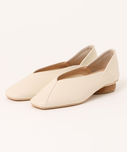 minia(ミニア)の「【minia】Vカット パンプス(パンプス・レディース・ブラック/ベージュ/ナチュラル/シルバー/アイボリー・LL/L/M/S)」の2枚目の写真