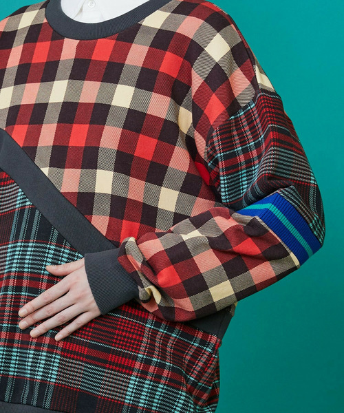 FRAPBOIS（フラボア）の「チェットレーナー（スウェット・レディース・ブルー系その他/レッド系その他・1/2）」の5枚目の写真