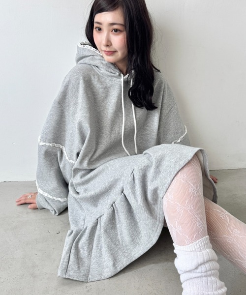 SOLLON.(ソルロン)の「フリルフーディーミニワンピース(ワンピース・レディース・グレー/ブラック・FREE)」の13枚目の写真