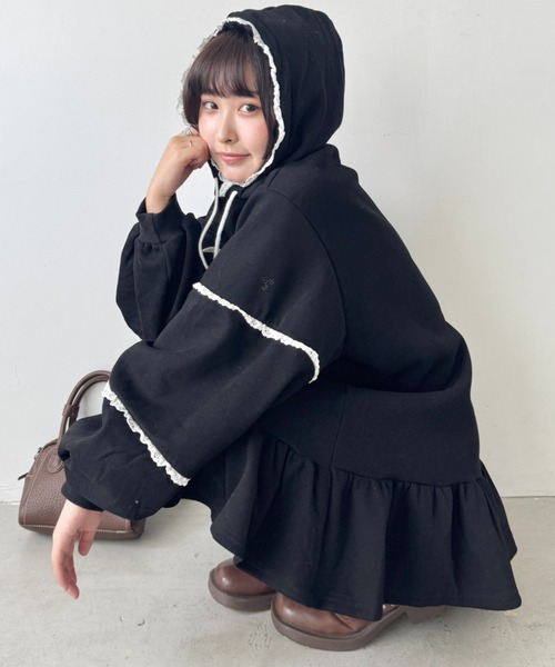 SOLLON.(ソルロン)の「フリルフーディーミニワンピース(ワンピース・レディース・グレー/ブラック・FREE)」の3枚目の写真