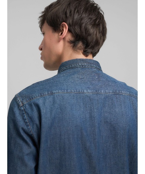 REPLAY(リプレイ)の「6.5OZ ダメージ加工デニムウエスタンシャツ(シャツ/ブラウス・メンズ・ダークブルー・X-LARGE/LARGE/MEDIUM/SMALL)」の3枚目の写真