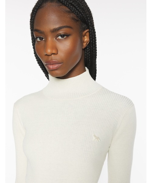 Maison Kitsune(メゾンキツネ)の「BABY FOX FINE WOOL RIB TURTLENECK JUMPER(ニット/セーター・レディース・アイボリー・XS/S/M/L)」の6枚目の写真
