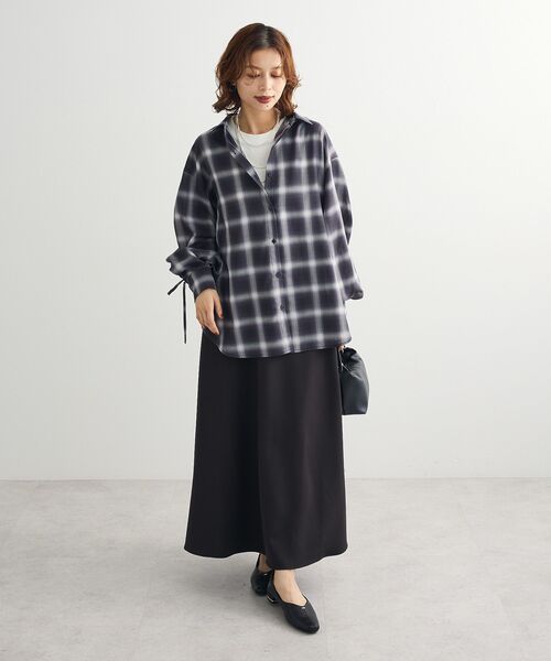 ELENCARE DUE（エレンカーレデュエ）の「・ELENCARE DUE チェックギャザーシャツ（シャツ/ブラウス・レディース・ネイビー/アイボリー/ブラック・FREE）」の4枚目の写真