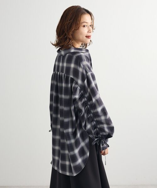ELENCARE DUE（エレンカーレデュエ）の「・ELENCARE DUE チェックギャザーシャツ（シャツ/ブラウス・レディース・ネイビー/アイボリー/ブラック・FREE）」の8枚目の写真