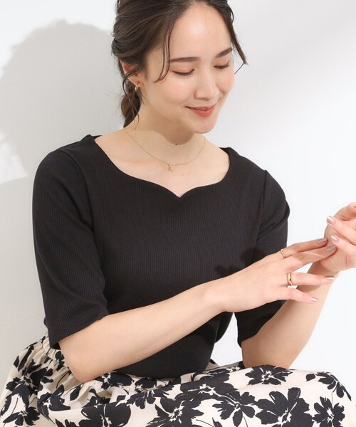 DRESKIP（ドレスキップ）の「【S-LL】女性らしさ漂うハートネック テレコ5分袖トップス（Tシャツ/カットソー・レディース・ブラック/ブルーグリーン/オフホワイト/ホワイト系5・01/02/03/04）」の3枚目の写真