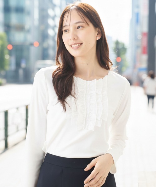 OFUON le MK(オフオンルエムケー)の「【2025AW】ミニフリルディティールコットンカットソー/洗える/WEB限定サイズあり(Tシャツ/カットソー・レディース・ホワイト/ブルー系その他・36/38)」の2枚目の写真