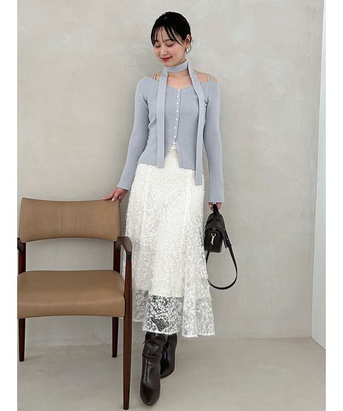 SNIDEL（スナイデル）の「タイ付きニットプルオーバー（ニット/セーター・レディース・アイボリー/ブラック/ライトブルー/ブラウン・F）」の11枚目の写真