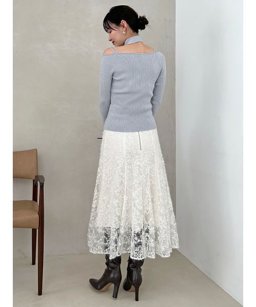 SNIDEL（スナイデル）の「タイ付きニットプルオーバー（ニット/セーター・レディース・アイボリー/ブラック/ライトブルー/ブラウン・F）」の12枚目の写真