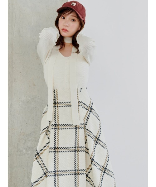 SNIDEL（スナイデル）の「タイ付きニットプルオーバー（ニット/セーター・レディース・アイボリー/ブラック/ライトブルー/ブラウン・F）」の6枚目の写真