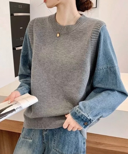 LADY LIKE(レディライク)の「デニムシャツレイヤード風ニットベスト(ニット/セーター・レディース・ネイビー/パープル/グレー・M)」の1枚目の写真