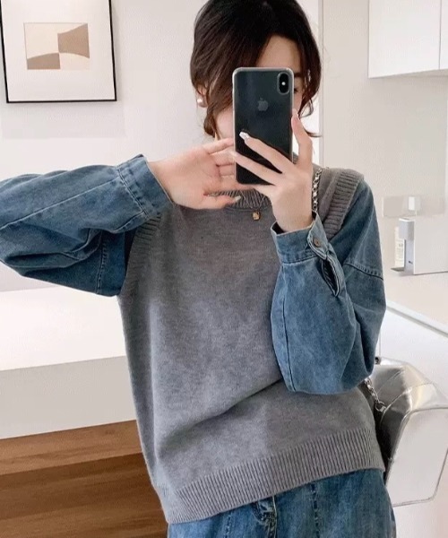 LADY LIKE(レディライク)の「デニムシャツレイヤード風ニットベスト(ニット/セーター・レディース・ネイビー/パープル/グレー・M)」の4枚目の写真