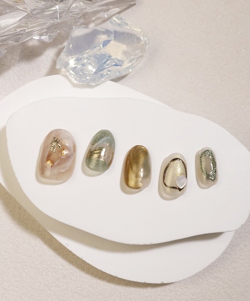 Anail（エーネイル）の「水光ネイルカーキゴールドホイルニュアンスショートオーバルネイルチップ（ネイルシール/ネイルチップ・レディース・カーキ・SMALL/MEDIUM/LARGE）」の5枚目の写真