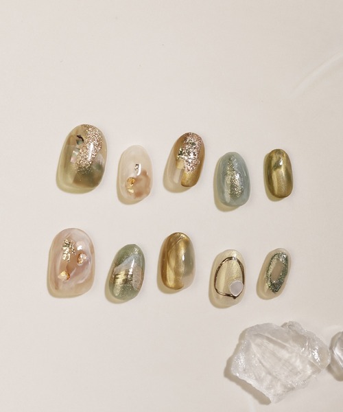 Anail（エーネイル）の「水光ネイルカーキゴールドホイルニュアンスショートオーバルネイルチップ（ネイルシール/ネイルチップ・レディース・カーキ・SMALL/MEDIUM/LARGE）」の7枚目の写真