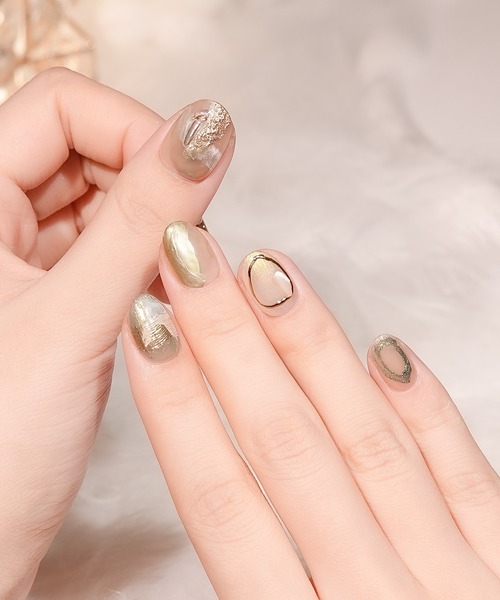 Anail（エーネイル）の「水光ネイルカーキゴールドホイルニュアンスショートオーバルネイルチップ（ネイルシール/ネイルチップ・レディース・カーキ・SMALL/MEDIUM/LARGE）」の4枚目の写真