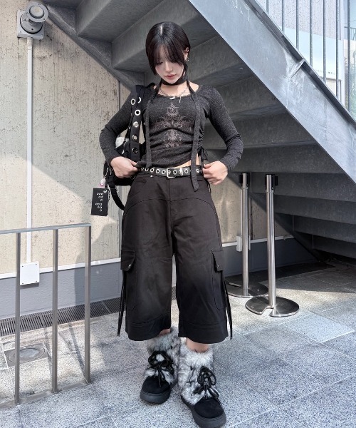 Never mind the XU / Chikashitsu+（ネバーマインド ザ エックスユー / チカシツプラス）の「【nmtc+】side gather cross long sleeve / 【エヌエムティーシープラス】サイドギャザークロス長袖Tシャツ（Tシャツ/カットソー・レディース・チャコール/アイボリー・ONE SIZE）」の4枚目の写真