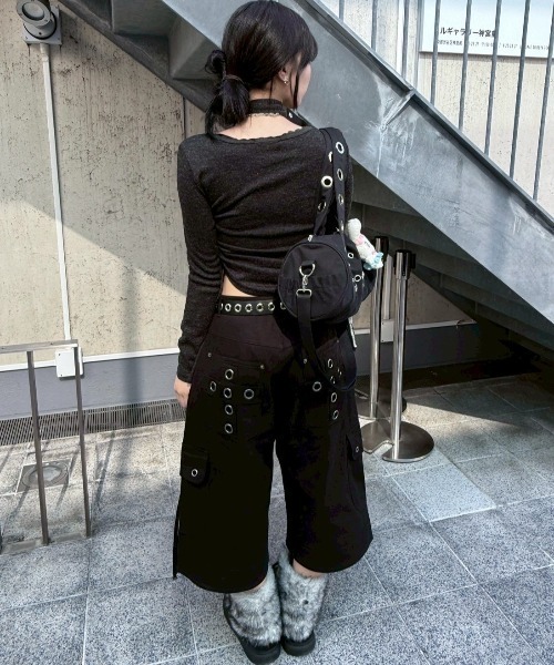 Never mind the XU / Chikashitsu+（ネバーマインド ザ エックスユー / チカシツプラス）の「【nmtc+】side gather cross long sleeve / 【エヌエムティーシープラス】サイドギャザークロス長袖Tシャツ（Tシャツ/カットソー・レディース・チャコール/アイボリー・ONE SIZE）」の6枚目の写真