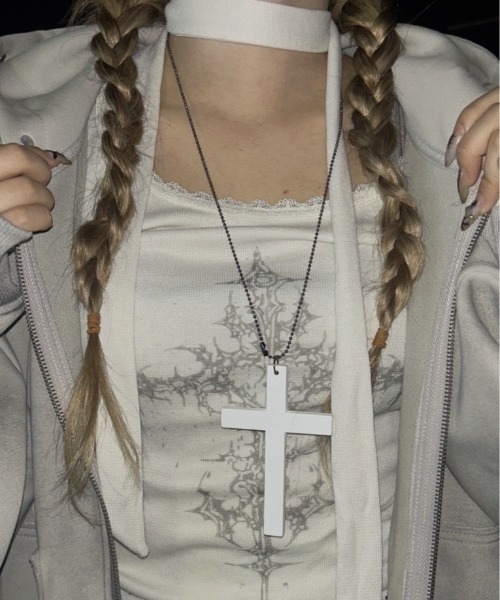 Never mind the XU / Chikashitsu+（ネバーマインド ザ エックスユー / チカシツプラス）の「【nmtc+】side gather cross long sleeve / 【エヌエムティーシープラス】サイドギャザークロス長袖Tシャツ（Tシャツ/カットソー・レディース・チャコール/アイボリー・ONE SIZE）」の18枚目の写真