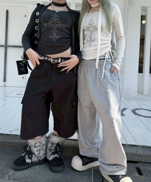 Never mind the XU / Chikashitsu+（ネバーマインド ザ エックスユー / チカシツプラス）の「【nmtc+】side gather cross long sleeve / 【エヌエムティーシープラス】サイドギャザークロス長袖Tシャツ（Tシャツ/カットソー・レディース・チャコール/アイボリー・ONE SIZE）」の19枚目の写真