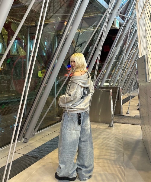 Midnight Move（ミッドナイトムーブ）の「A'GEM/9 × .kom 『MIDNIGHT MOVE/ミッドナイトムーブ』89フードZIP UP/ナンバリングデザイン フードジップアップパーカー（パーカー・レディース・ブラック/グレー・FREE）」の8枚目の写真