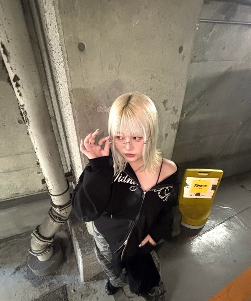 Midnight Move（ミッドナイトムーブ）の「A'GEM/9 × .kom 『MIDNIGHT MOVE/ミッドナイトムーブ』89フードZIP UP/ナンバリングデザイン フードジップアップパーカー（パーカー・レディース・ブラック/グレー・FREE）」の18枚目の写真