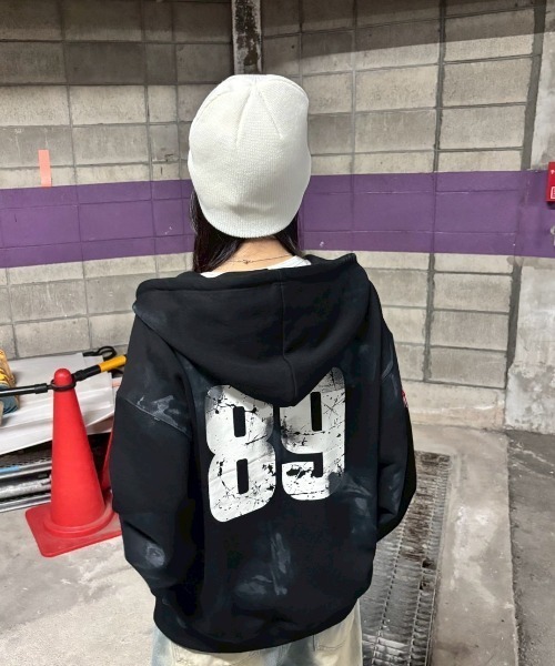 Midnight Move（ミッドナイトムーブ）の「A'GEM/9 × .kom 『MIDNIGHT MOVE/ミッドナイトムーブ』89フードZIP UP/ナンバリングデザイン フードジップアップパーカー（パーカー・レディース・ブラック/グレー・FREE）」の22枚目の写真