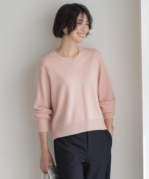 J.PRESS Ladies（J.プレス レディス）の「CASHBIT NEO Vネック ニット（ニット/セーター・レディース・ライトグレー系/ブルー系/イエロー系/ピンク系/ブラウン系・SMALL）」の5枚目の写真