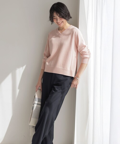 J.PRESS Ladies（J.プレス レディス）の「CASHBIT NEO Vネック ニット（ニット/セーター・レディース・ライトグレー系/ブルー系/イエロー系/ピンク系/ブラウン系・SMALL）」の9枚目の写真