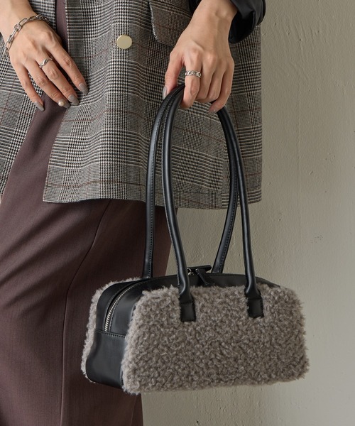 COLONY 2139(コロニートゥーワンスリーナイン)の「ボアボストンバッグ(ボストンバッグ・レディース・アイボリー/グレー/キャメル・FREE)」の3枚目の写真