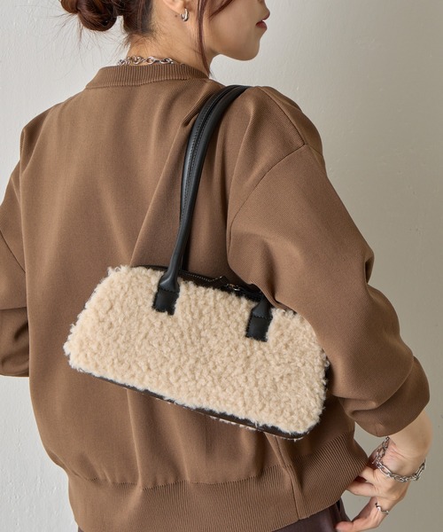 COLONY 2139(コロニートゥーワンスリーナイン)の「ボアボストンバッグ(ボストンバッグ・レディース・アイボリー/グレー/キャメル・FREE)」の2枚目の写真