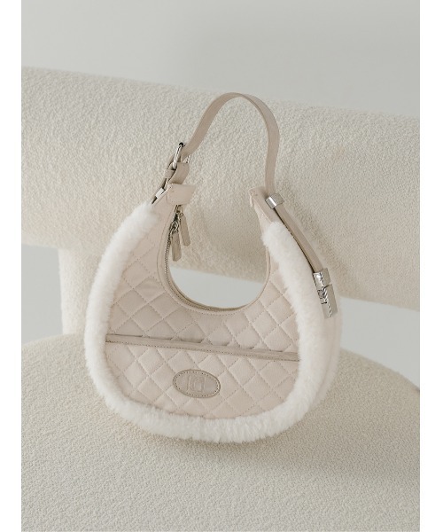 Darich（ダーリッチ）の「キルティングハーフムーンバッグ（ハンドバッグ・レディース・キャメル/アイボリー・FREE）」の2枚目の写真