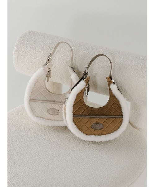 Darich（ダーリッチ）の「キルティングハーフムーンバッグ（ハンドバッグ・レディース・キャメル/アイボリー・FREE）」の3枚目の写真