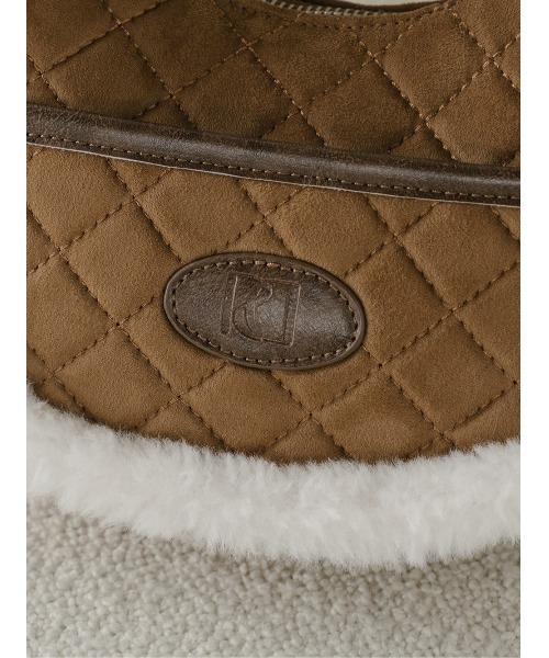 Darich（ダーリッチ）の「キルティングハーフムーンバッグ