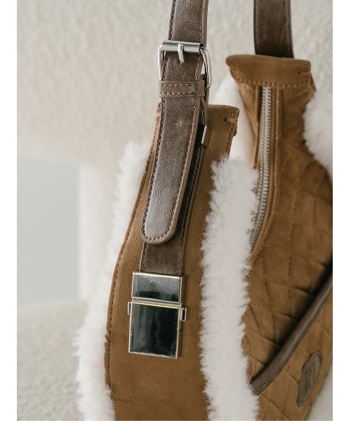 Darich（ダーリッチ）の「キルティングハーフムーンバッグ（ハンドバッグ・レディース・キャメル/アイボリー・FREE）」の15枚目の写真