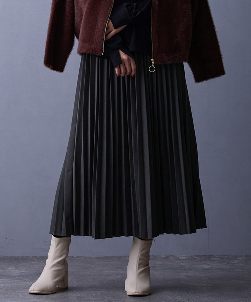 NICOLE white（ニコルホワイト）の「スエード調プリーツスカート（スカート・レディース・アイボリー/スミクロ/ベージュ・FREE）」の2枚目の写真