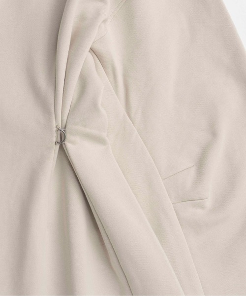 MAISON SPECIAL(メゾンスペシャル)の「V-neck Cocoon Sleeve Tops / Vネックコクーンスリーブトップス(Tシャツ/カットソー・レディース・ブラック/レッド/ライトグレー・FREE)」の11枚目の写真
