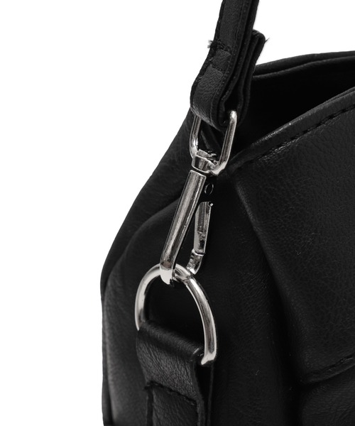 Figments(フィグメンツ)の「ベルトスタッズボストン(ショルダーバッグ・レディース・ブラック・FREE)」の4枚目の写真
