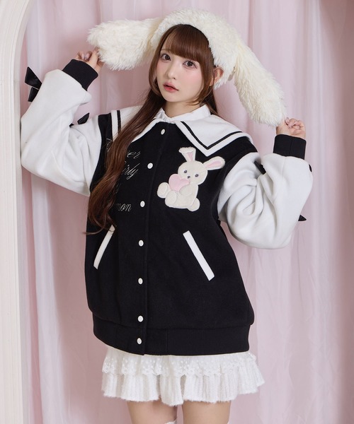 Honey Cinnamon 袖リボンハニーちゃんアップリケスタジャン ハニシナ Honey Cinnamon（ハニーシナモン）の「袖リボンハニーちゃんアップリケ