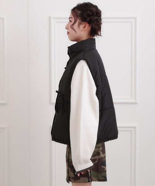 PINK-latte（ピンクラテ）の「中綿リボンベスト（その他アウター・キッズ・ブラック・13/14/15 /16）」の7枚目の写真