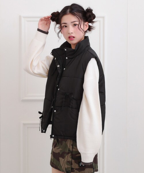 PINK-latte（ピンクラテ）の「中綿リボンベスト（その他アウター・キッズ・ブラック・13/14/15 /16）」の2枚目の写真