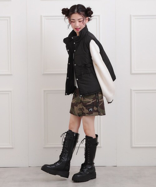 PINK-latte（ピンクラテ）の「中綿リボンベスト（その他アウター・キッズ・ブラック・13/14/15 /16）」の4枚目の写真