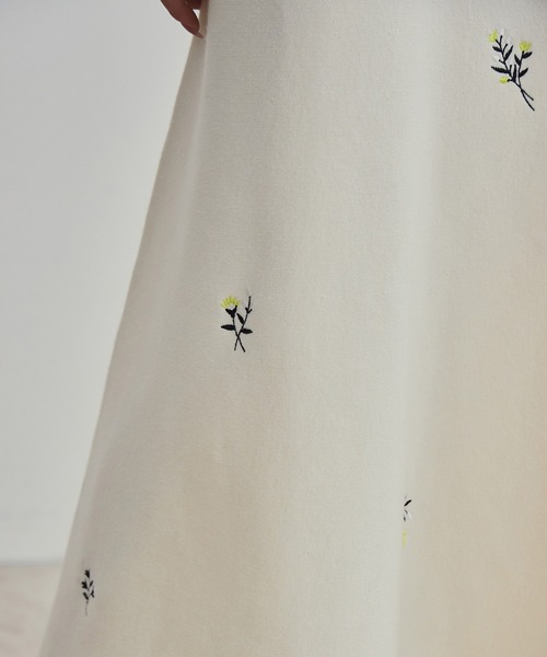LHELBIE（レルビエ）の「【洗える】刺繍ニットフレアスカート（スカート・レディース・アイボリー/ブラック/グレー・M）」の12枚目の写真