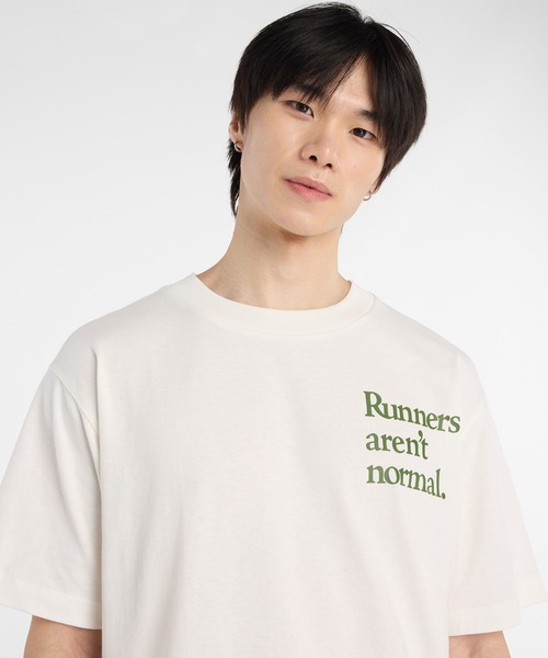 NEW BALANCE(ニューバランス)の「Runners Arent Normal ショートスリーブTシャツ(Tシャツ/カットソー・メンズ・ブラック/オフホワイト・MEDIUM/SMALL/XX-LARGE/X-LARGE/LARGE)」の5枚目の写真