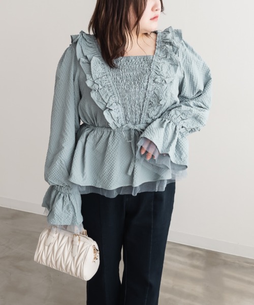 CLETTE(クレット)の「CLETTEオリジナルフリルデザインペプラムブラウス(シャツ/ブラウス・レディース・ブルーグリーン/ブラック/オフホワイト・LL/3L/4L)」の1枚目の写真