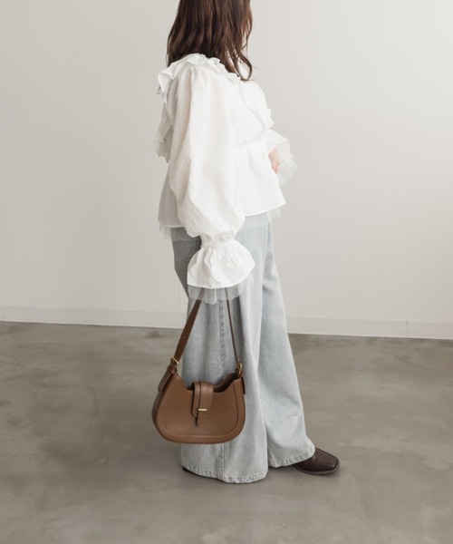 CLETTE(クレット)の「CLETTEオリジナルフリルデザインペプラムブラウス(シャツ/ブラウス・レディース・ブルーグリーン/ブラック/オフホワイト・LL/3L/4L)」の7枚目の写真
