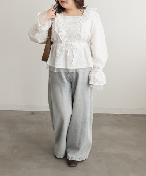 CLETTE(クレット)の「CLETTEオリジナルフリルデザインペプラムブラウス(シャツ/ブラウス・レディース・ブルーグリーン/ブラック/オフホワイト・LL/3L/4L)」の5枚目の写真