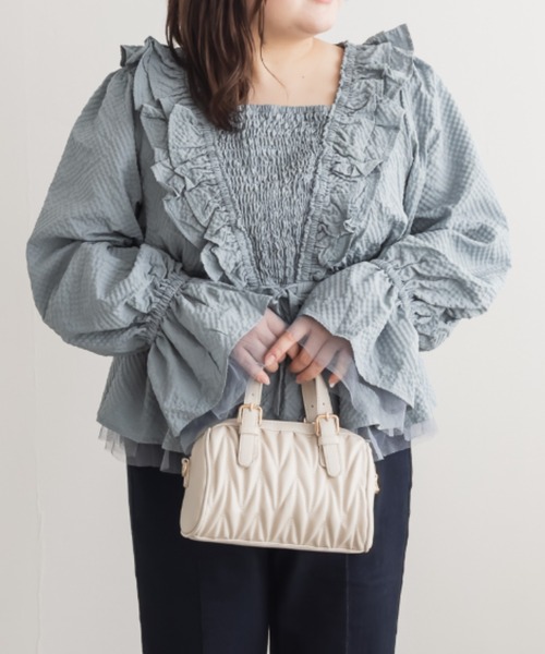 CLETTE(クレット)の「CLETTEオリジナルフリルデザインペプラムブラウス(シャツ/ブラウス・レディース・ブルーグリーン/ブラック/オフホワイト・LL/3L/4L)」の15枚目の写真