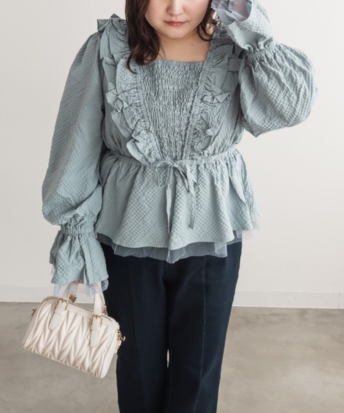 CLETTE(クレット)の「CLETTEオリジナルフリルデザインペプラムブラウス(シャツ/ブラウス・レディース・ブルーグリーン/ブラック/オフホワイト・LL/3L/4L)」の14枚目の写真