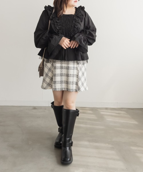 CLETTE(クレット)の「CLETTEオリジナルフリルデザインペプラムブラウス(シャツ/ブラウス・レディース・ブルーグリーン/ブラック/オフホワイト・LL/3L/4L)」の11枚目の写真